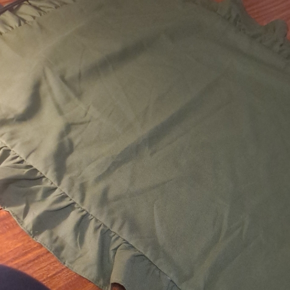 Green Ruffled Pillowcases - Picture 2 of 8